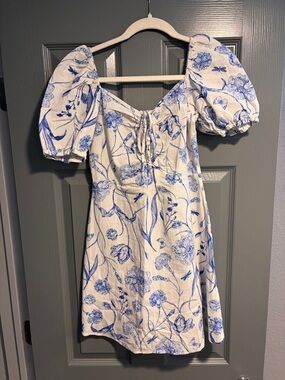 H&M Blue and White Floral Puff-Sleeve Mini Dress Small